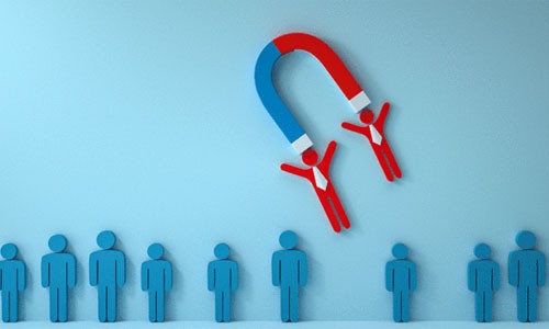 如何设计一个多用户商城系统以支持不同角色的权限管理？